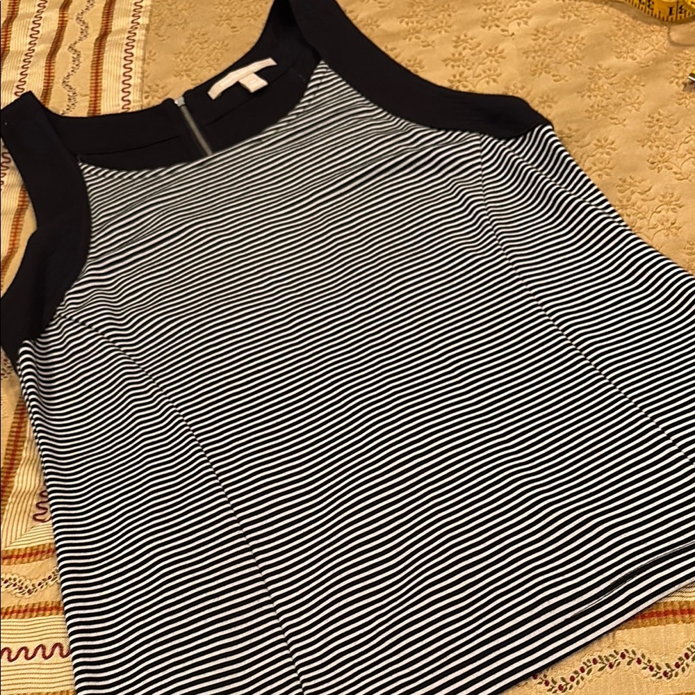 Banana Republic Striped Black and White Women's Top, sleeveless, back zipper, 4P